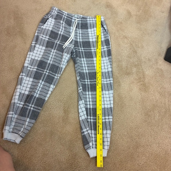 Aerie Gray and White Plaid Fleece PJ’s - Small Short - Picture 4 of 16
